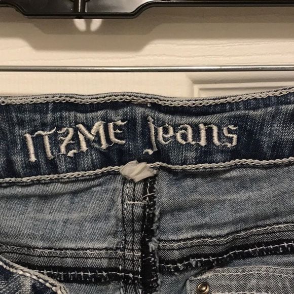 Women’s It’s Me jean in size 9 - Picture 5 of 6